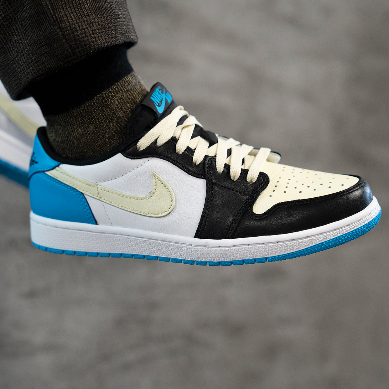 "UNC CREAM" CUSTOM JORDAN 1 RETRO LOW