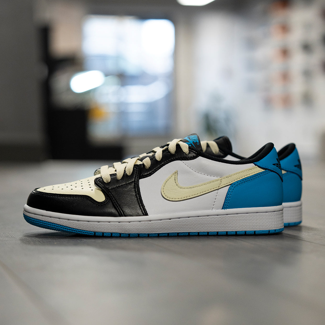 "UNC CREAM" CUSTOM JORDAN 1 RETRO LOW