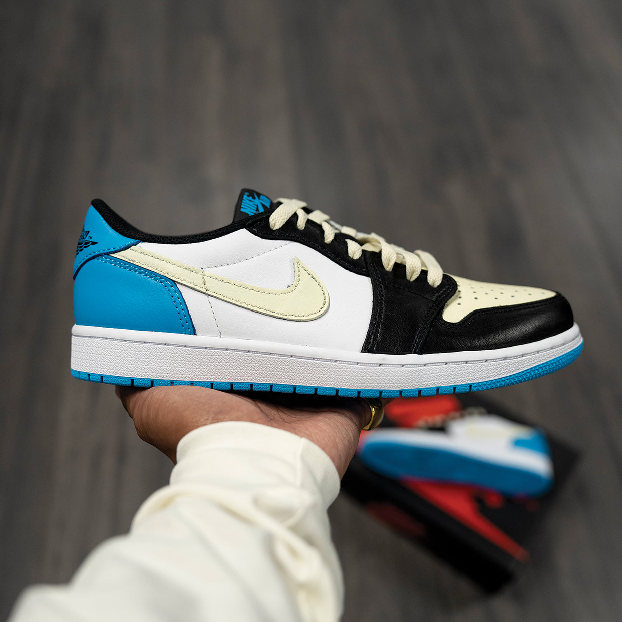 "UNC CREAM" CUSTOM JORDAN 1 RETRO LOW